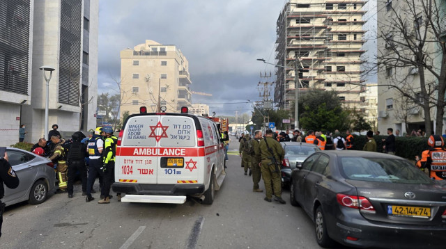 זירת נפילת הטיל האיראני בנהריה (צילום: תיעוד מבצעי מד"א)