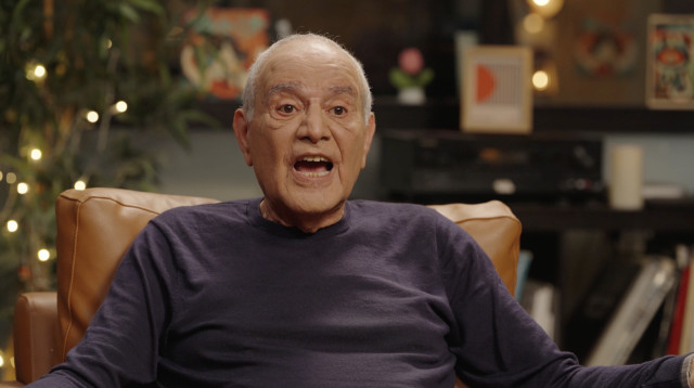 דן חלוץ מתראיין בתוכנית "פגישה" של רוני קובן (צילום: צילום מסך כאן 11)