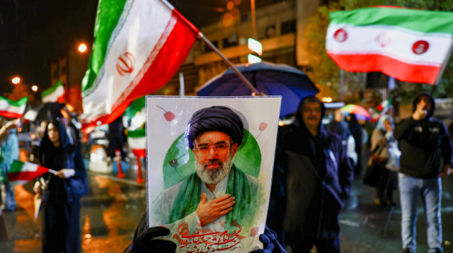 הפגנת תמיכה במשטר האיראני בטהרן (צילום: רויטרס)