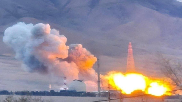 תקיפת מתקן המים הכבדים באראכ, איראן (צילום: רשתות חברתיות באיראן)