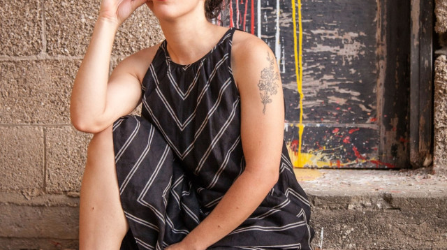 טליה אליאב. שרשרת זהב (צילום: יערה אורן)