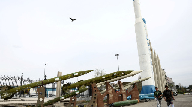 טילים איראניים בפארק בטהרן (צילום: רויטרס)