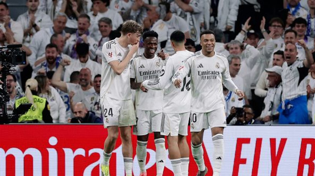 שחקני ריאל מדריד חוגגים (צילום: Soccrates Images)