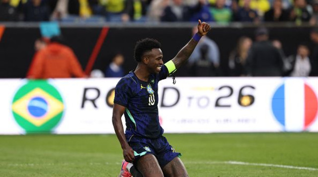 ויניסיוס בנבחרת ברזיל (צילום: GettyImages)