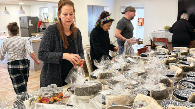 משגב עם הכנות לליל סדר (צילום: פרטי)