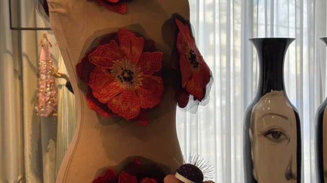 "שמלת הכלניות" של ירון מינקובסקי (צילום: יח"צ)