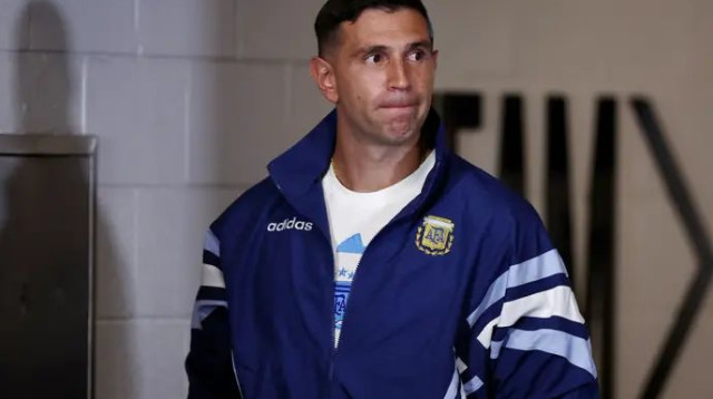 אמיליאנו מרטינס המושעה לא יעמוד בשערה של ארגנטינה בשני המשחקים הקרובים (צילום: רויטרס)