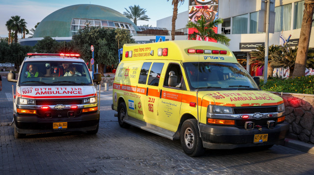 אמבולנסים באילת (צילום: David Cohen/Flash90)