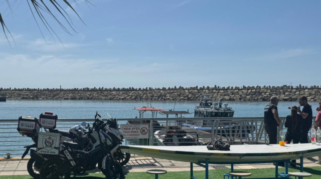 צוותי החירום בחוף הרצליה (צילום: דוברות זק"א)