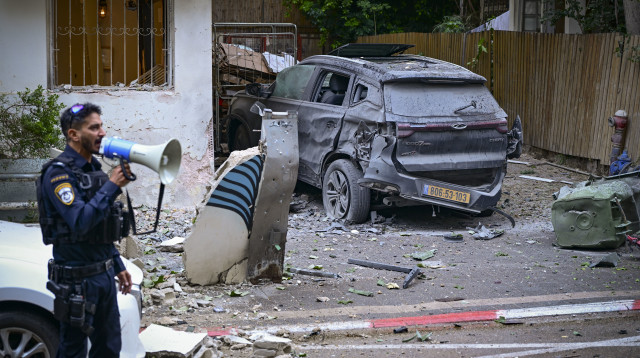 הירי מאיראן: זירת ההרס בתל אביב (צילום: אבשלום ששוני, פלאש 90)