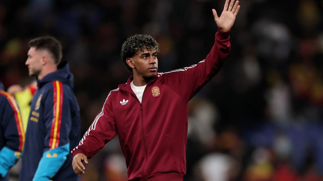 לאמין ימאל במדי נבחרת ספרד (צילום: GettyImages)