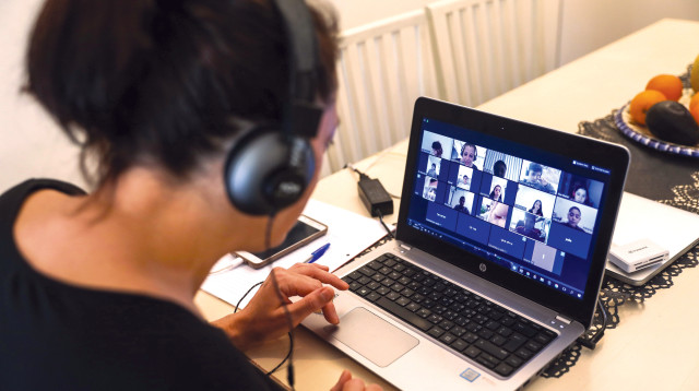 שיעור בזום (צילום: פלאש 90)