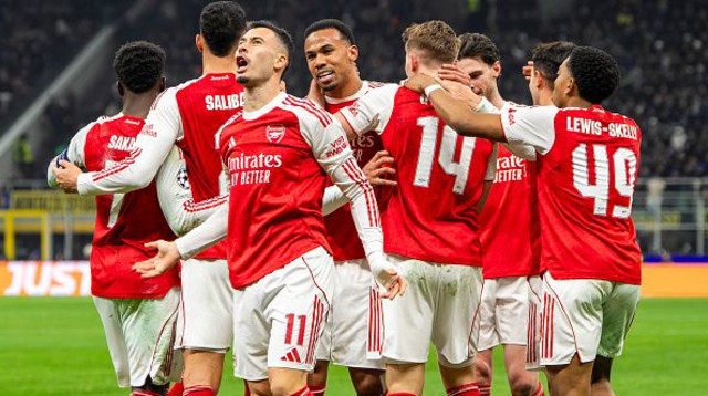 שחקני ארסנל חוגגים (צילום: Eurasia Sport Images)