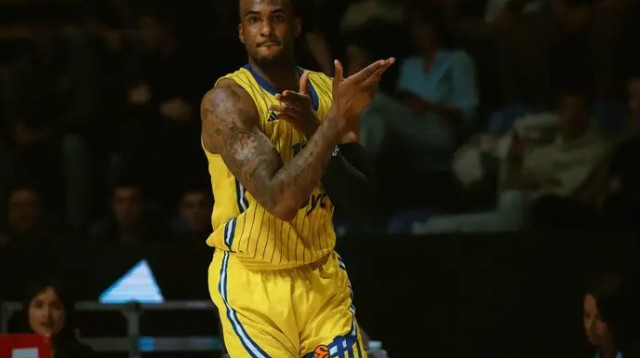 בריסט חוגג במאני טיים (צילום: אתר רשמי, ג'ורג'ה קוסטיץ', מכבי תל אביב)