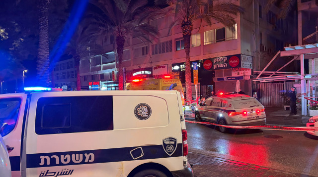 הזירה בהרצליה (צילום: דוברות המשטרה)