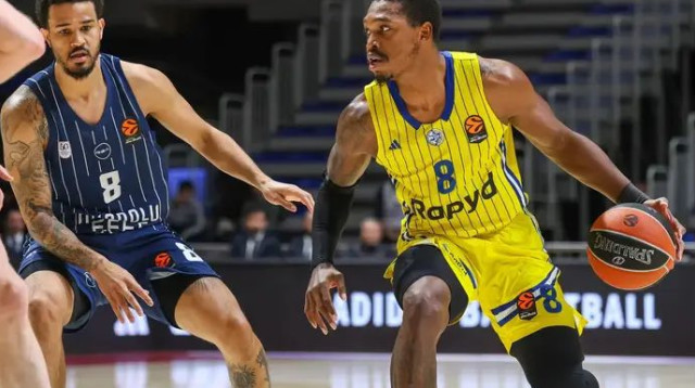 מכבי חזרה אחרת למחצית השנייה. ווקר (צילום: אתר רשמי, Dragan Tesic)