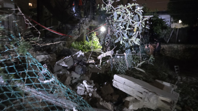 הרס לאחר ירי טילים מאיראן (צילום: דוברות כבאות והצלה)