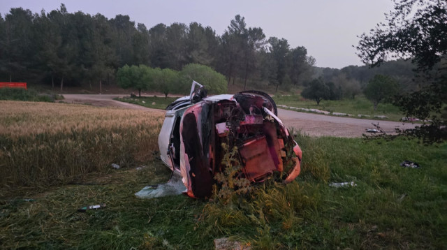 הרכב שהתהפך ביער המלאכים (צילום: תיעוד מבצעי מד"א)