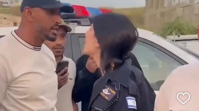 השוטרת שהתעמתה עם שבט התראבין בנגב (צילום: מסך)