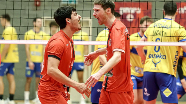 שחקני הפועל גליל מטה אשר עכו (צילום: אתר רשמי, איגוד הכדורעף)