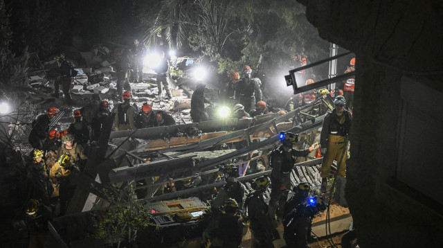 זירת הפגיעה בחיפה (צילום: פלאש 90)