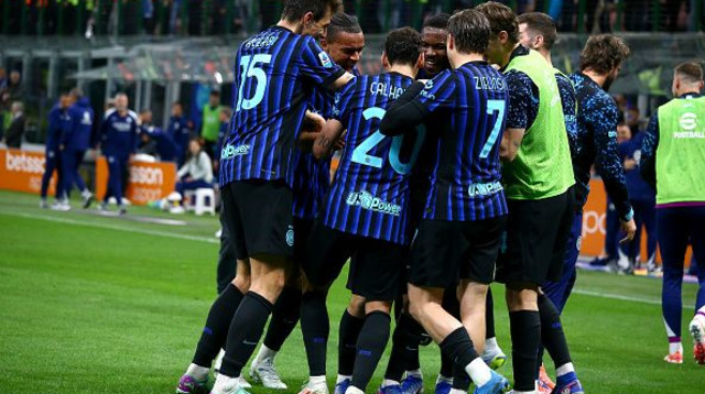 שחקני אינטר חוגגים (צילום: Gettyimages)