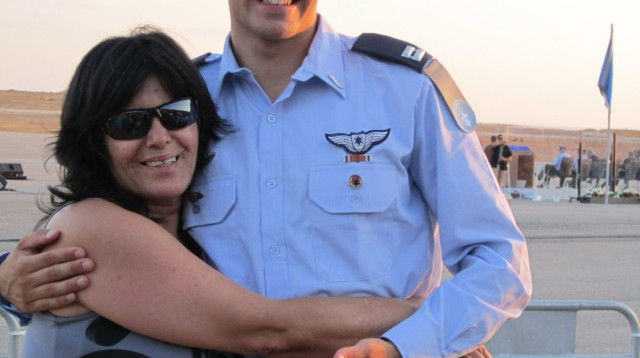 אסף דגן ז"ל ואמו מירי (צילום: באדיבות המשפחה)