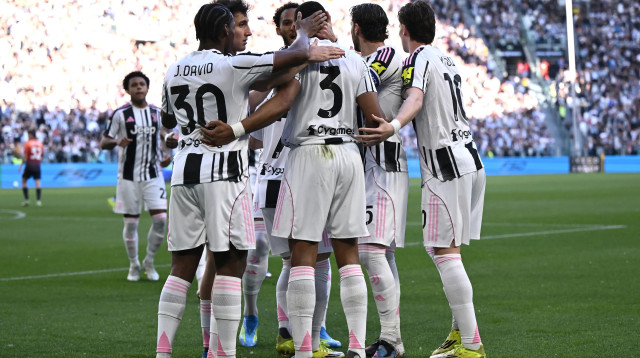 שחקני יובנטוס חוגגים עם ברמר (צילום: אימג'בנק  GettyImages, Image Photo Agency)