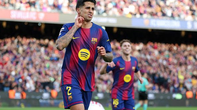 ז'ואאו קאנסלו חוגג במדי ברצלונה (צילום: LLUIS GENE)