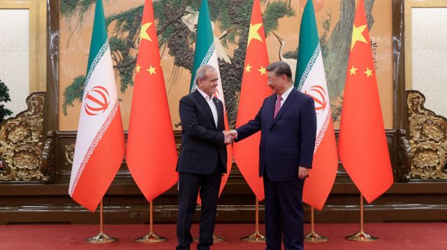 שי ג'ינפינג ומסעוד פזשכיאן (צילום: רויטרס)