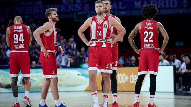 שחקני אולימפיאקוס (צילום: Getty images)