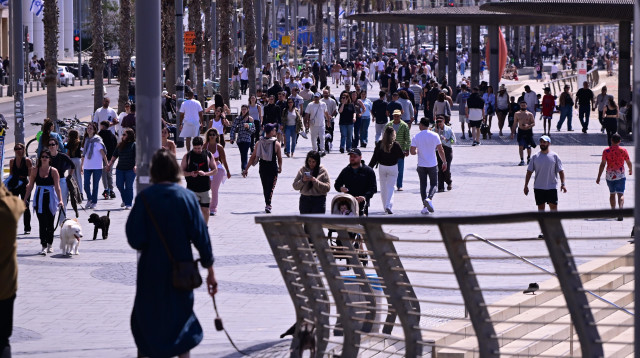 הטיילת בתל אביב בבוקר הפסקת האש עם איראן (צילום: אבשלום ששוני)