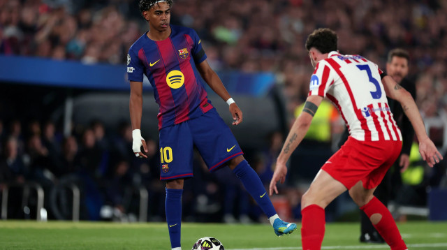 לאמין ימאל שחקן ברצלונה נגד אתלטיקו מדריד (צילום: GettyImages)