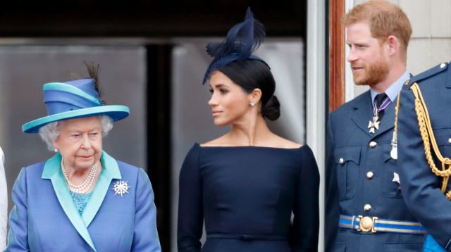 המלכה אליזבת' השנייה, הנסיך הארי ומייגן מרקל (צילום:  Max Mumby/Indigo/Getty Images)