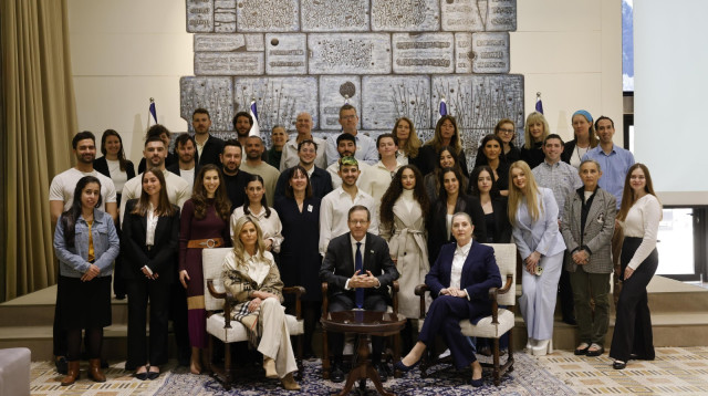 ציון הפרוייקט "מעלים זכרון" לזכרון השואה באירוע בבית הנשיא (צילום: מטא)