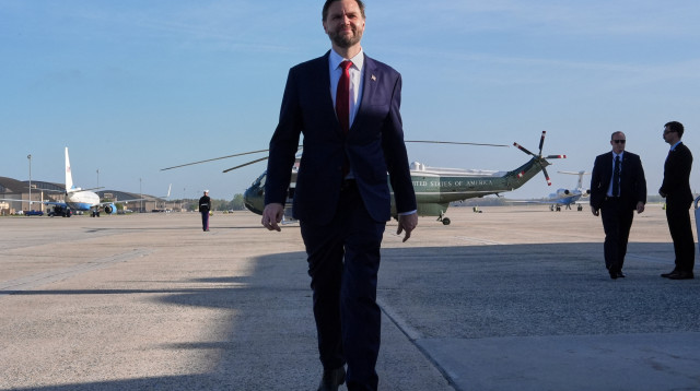 סגן נשיא ארה"ב ג'יי. די. ואנס ממריא לפקיסטן (צילום: רויטרס)