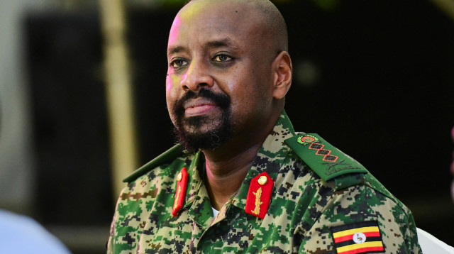 מוהוזי קיינרוגבה רמטכ"ל אוגנדה (צילום: REUTERS/Abubaker Lubowa/File Photo)