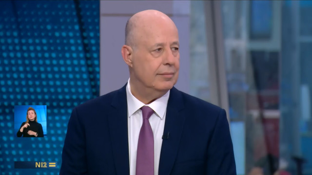 צחי הנגבי באולפן שישי (צילום: צילום מסך חדשות 12)