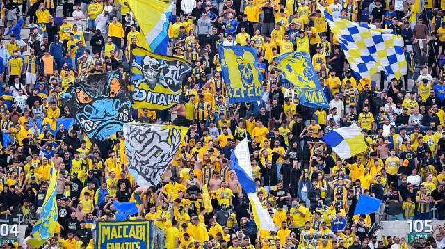 אוהדי מכבי תל אביב (צילום: אריאל שלום)