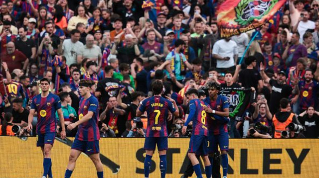שחקני ברצלונה חוגגים (צילום: Gettyimages)