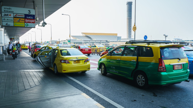 מוניות בשדה התעופה בבנגקוק (צילום: שאטרסטוק)