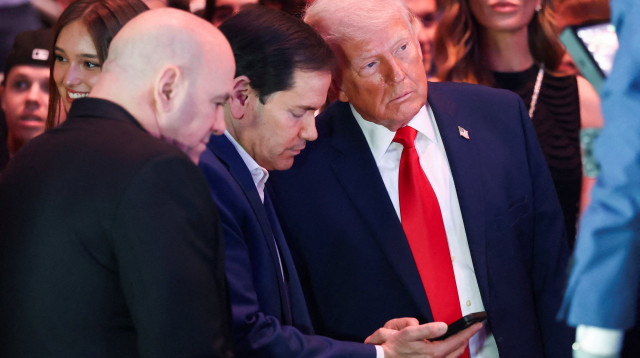 טראמפ ורוביו במהלך הקרב  (צילום: רויטרס)