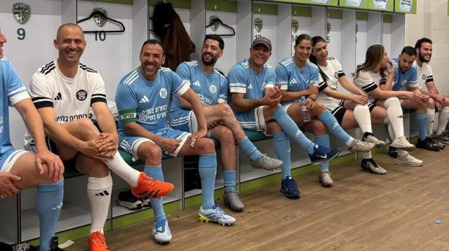 משחק כדורגל בין שורדי שבי ונפגעי פעולות איבה לבין שחקני עבר של נבחרת ישראל (צילום: אדם שרז)