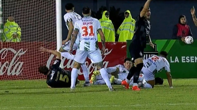 שחקני אולימפיה ורוביו נואבו (צילום: צילום מסך, X (טוויטר))