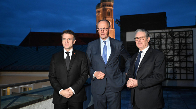 קיר סטארמר, אולף שולץ ועמנואל מקרון (צילום: רויטרס)