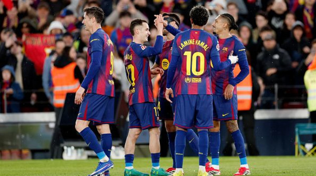 שחקני ברצלונה חוגגים (צילום: Getty images)