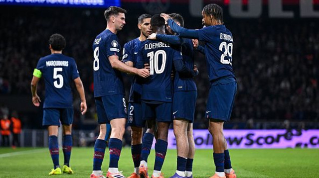 שחקני פ.ס.ז' חוגגים (צילום: Getty images)