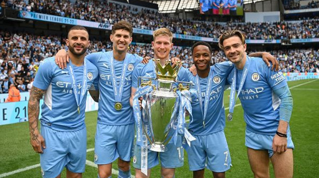 שחקני סיטי עם תואר האליפות  בעונת 2021/22 (צילום: Michael Regan)