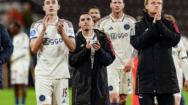 אוסקר גלוך ושחקני אייאקס חוגגים (צילום: Ben Gal/BSR Agency/Getty Images)