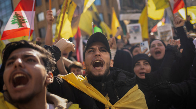 תומכי חיזבאללה בלבנון (צילום: רויטרס)